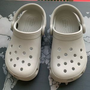 CROCS - pre-owned toddler size 9c COLOR - atmosphere